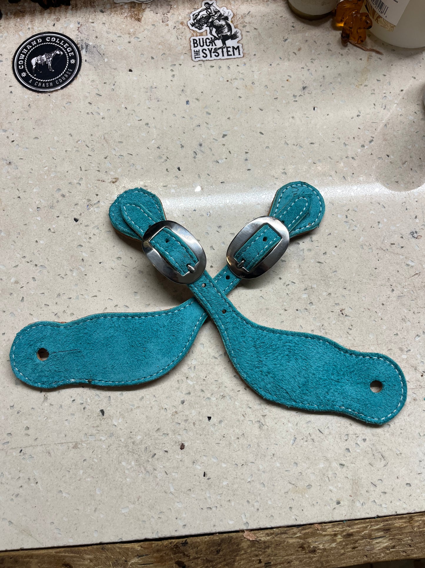 Spur straps